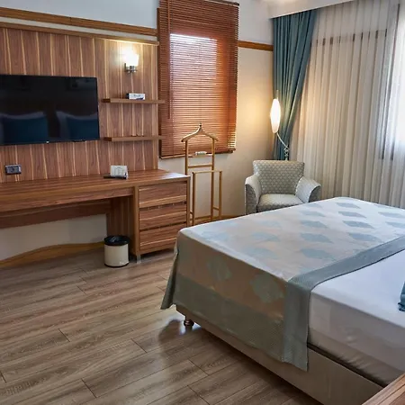 מלון Eliz Convention Center Thermal & Wellnes 5*