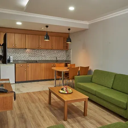 מלון Eliz Convention Center Thermal & Wellnes 5*
