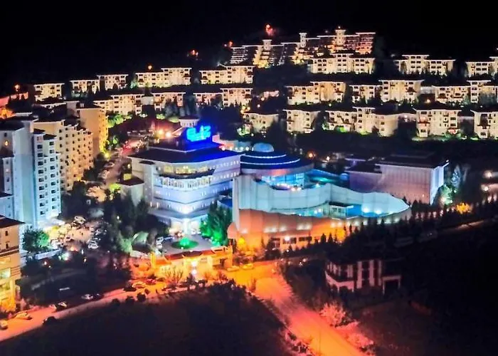 Eliz Convention Center Thermal & Wellnes מלון