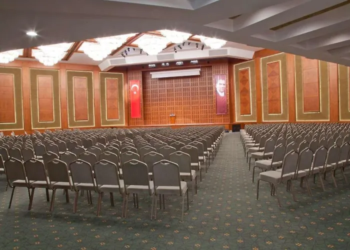 Eliz Convention Center Thermal & Wellnes فندق